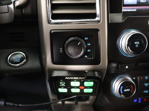 Used 2015 Ford F150 Lariat w/ Equipment Group 502A Luxury AWD/4WD image 8
