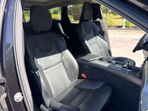 Used 2023 Volvo XC60 B5 Core FWD image 31