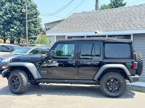 Used 2023 Jeep Wrangler Unlimited w/ Cold Weather Group AWD/4WD image 3