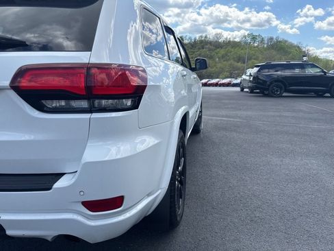 Used 2022 Jeep Grand Cherokee Laredo X image 7