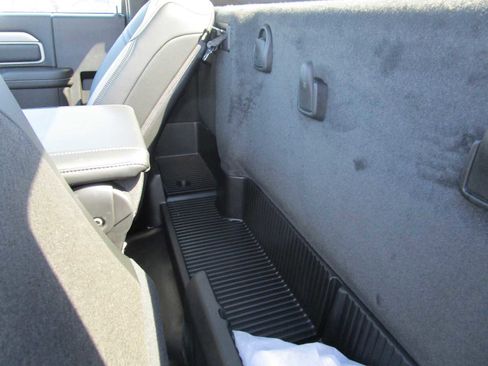 Used 2024 RAM 2500 Tradesman w/ Chrome Appearance Group image 16