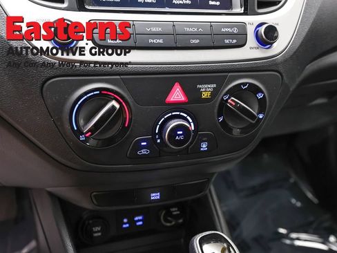 Used 2022 Hyundai Accent SEL FWD image 19