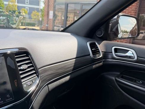 Used 2020 Jeep Grand Cherokee Limited AWD/4WD image 39