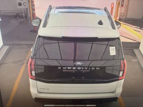 Used 2025 Ford Expedition Active image 19