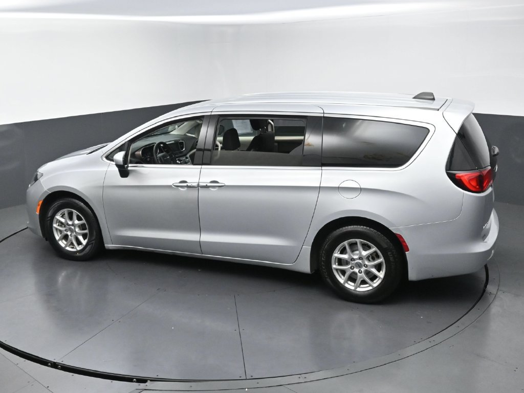 Used 2022 Chrysler Voyager LX FWD image 41