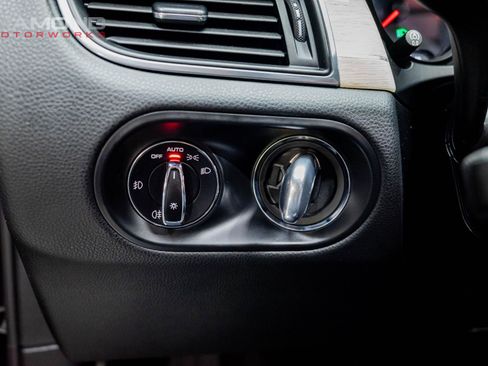 Used 2018 Porsche Macan Turbo image 78