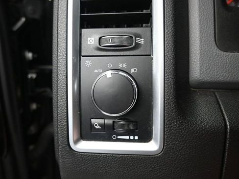 Used 2020 RAM 1500 Classic SLT RWD image 12