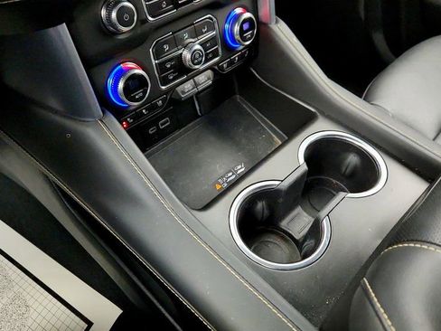 Used 2023 GMC Yukon SLT w/ SLT Premium Package image 17