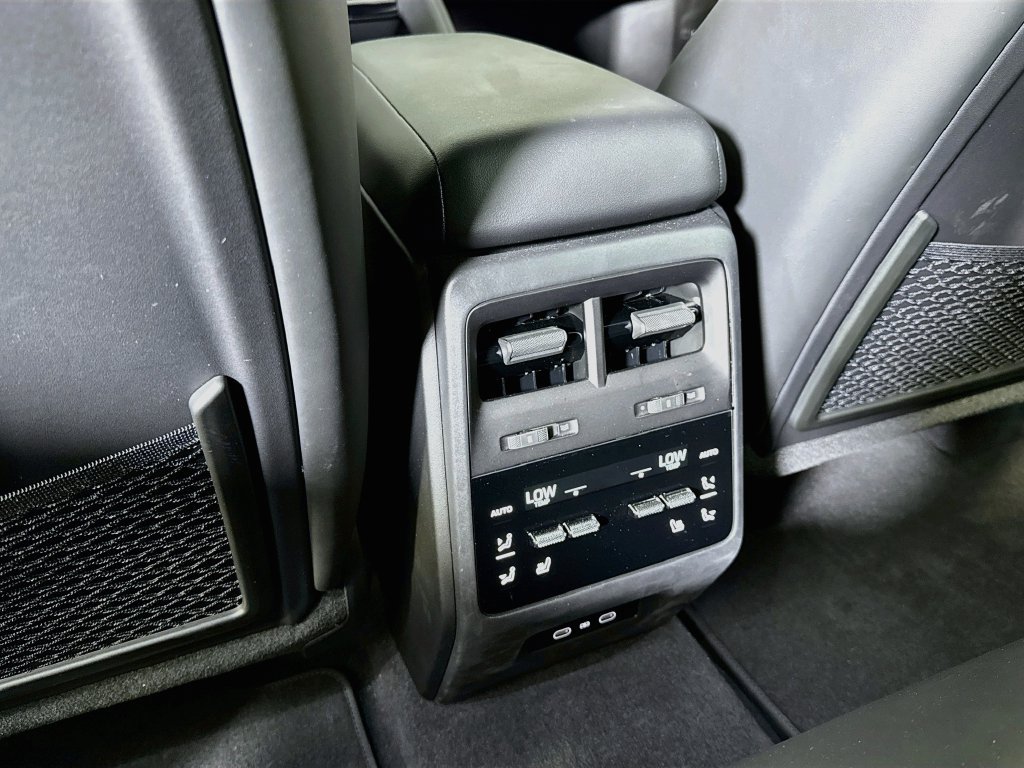 Certified 2026 Porsche Macan Electric RWD image 20