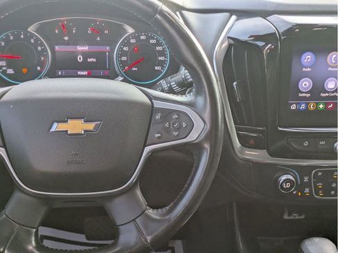 Used 2021 Chevrolet Traverse LT image 21