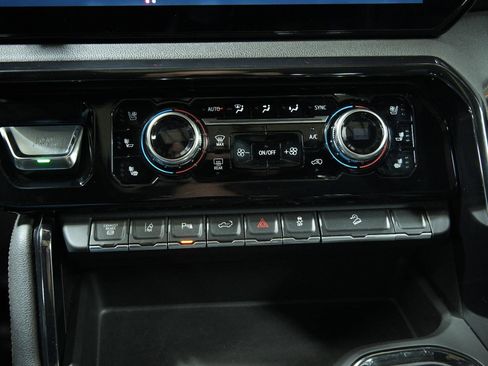 Used 2024 GMC Sierra 2500 AT4 w/ AT4 Premium Plus Package image 41