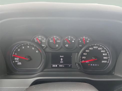 Used 2024 Chevrolet Silverado 1500 Custom image 4