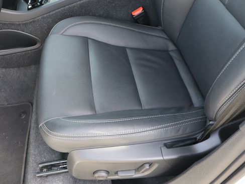 Used 2025 Volvo XC40 B5 Core image 17