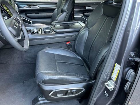 Used 2024 Jeep Wagoneer L Series II image 9