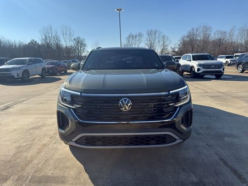New 2026 Volkswagen Atlas Cross Sport SE FWD image 2