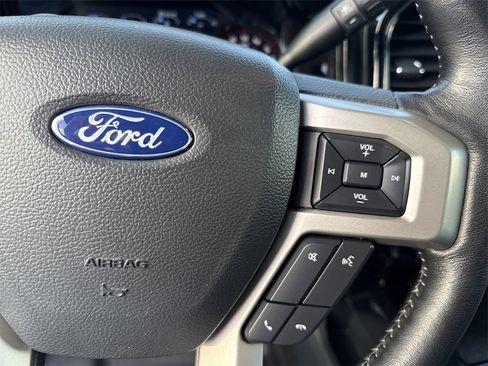 Used 2022 Ford F250 Lariat w/ Black Appearance Package image 27