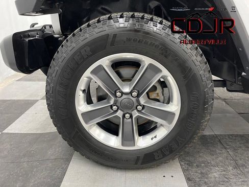 Used 2020 Jeep Wrangler Unlimited Sahara AWD/4WD image 14