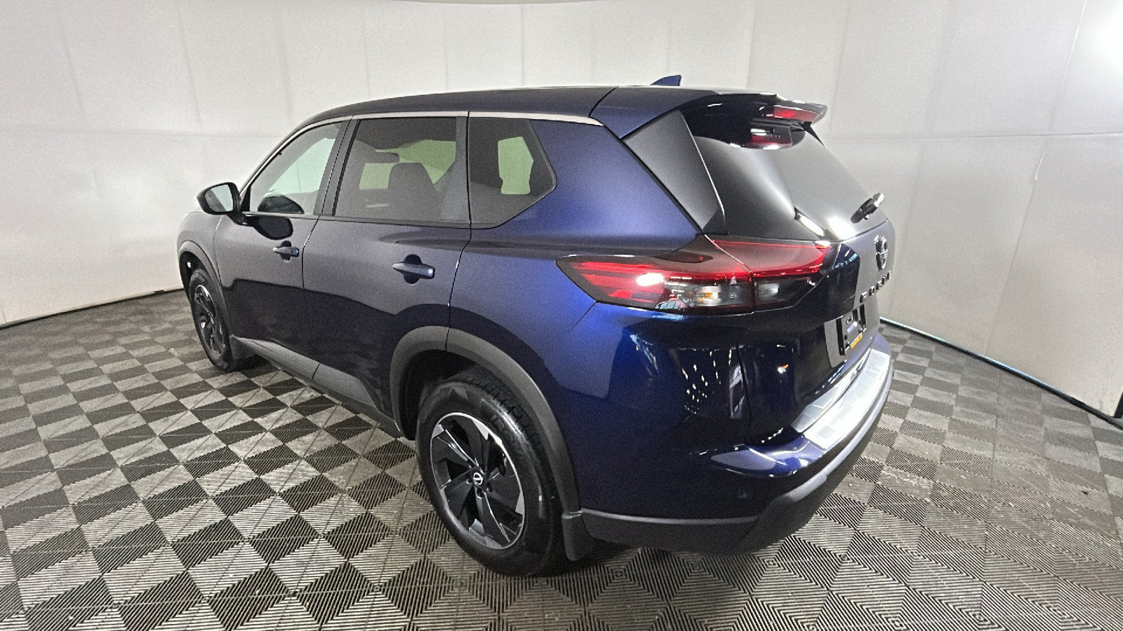 Used 2025 Nissan Rogue SV FWD image 5