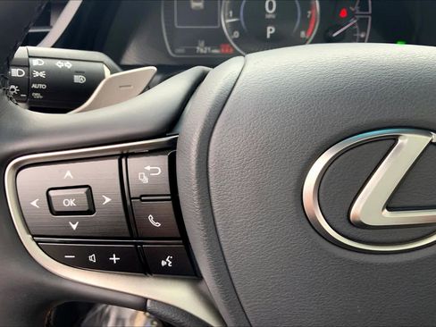 Certified 2025 Lexus ES 350 w/ Premium Package image 24