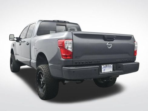 Used 2018 Nissan Titan SL w/ Midnight Edition AWD/4WD image 9