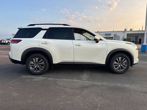 Used 2024 Nissan Pathfinder SV AWD/4WD image 8