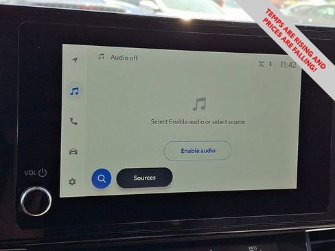 Used 2025 Toyota Sienna LE image 18