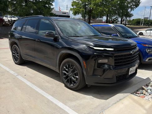 Used 2024 Chevrolet Traverse LT w/ Midnight/Sport Edition FWD image 4