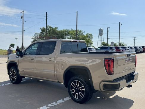 Used 2023 GMC Sierra 1500 AT4 w/ AT4 Preferred Package AWD/4WD image 6