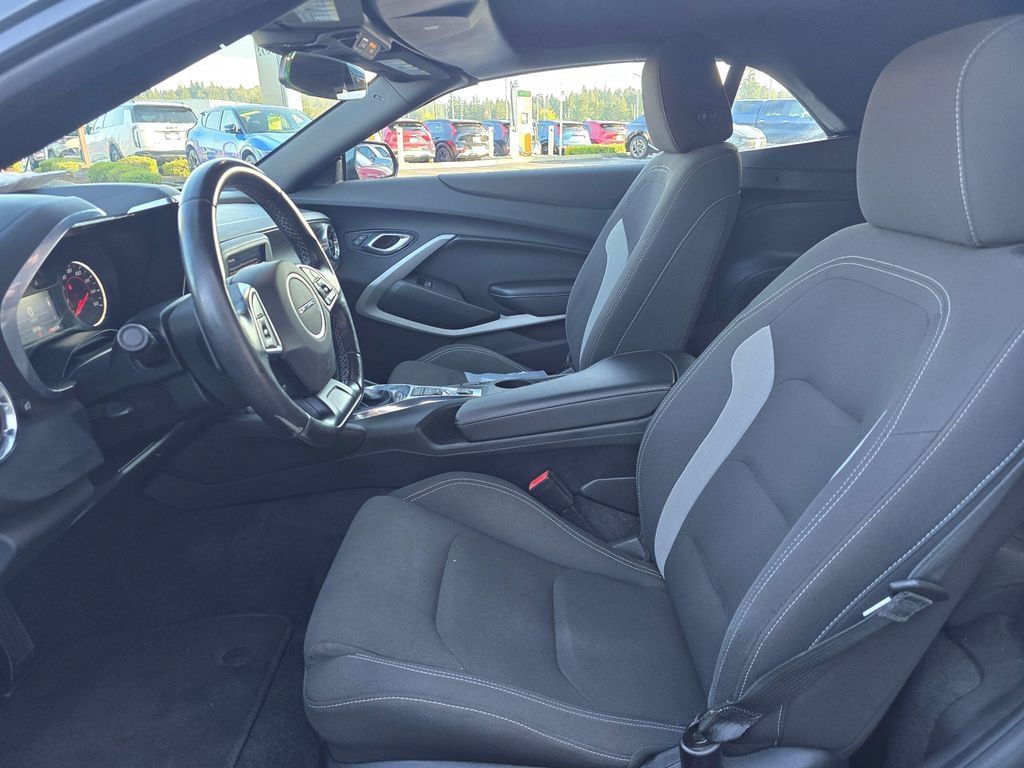 Used 2020 Chevrolet Camaro LT RWD image 9
