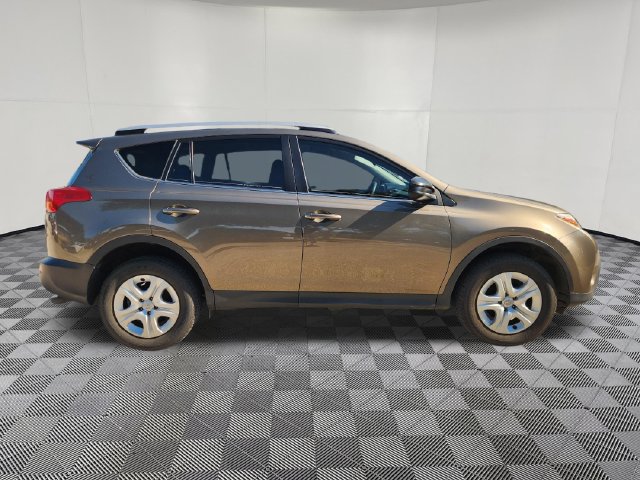 Used 2015 Toyota RAV4 LE FWD image 4