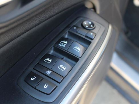 Used 2020 Jeep Cherokee Latitude FWD image 13