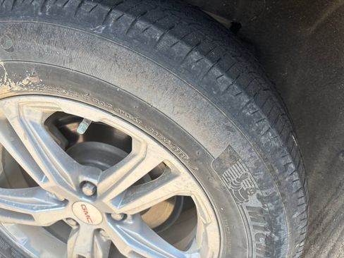 Used 2022 GMC Terrain SLE FWD image 3