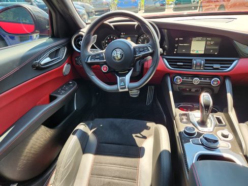 Used 2021 Alfa Romeo Giulia Quadrifoglio w/ Carbon Package RWD image 13
