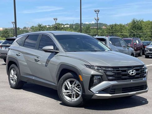 Certified 2025 Hyundai Tucson SE FWD image 1