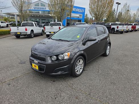 Used 2015 Chevrolet Sonic LT w/ Fun and Sun Package FWD image 2