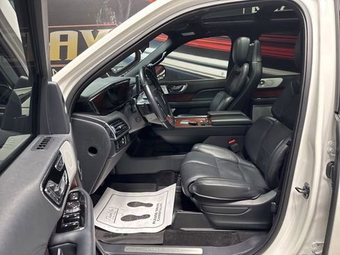 Used 2023 Lincoln Navigator Reserve AWD/4WD image 5