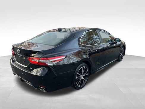 Used 2018 Toyota Camry L image 5