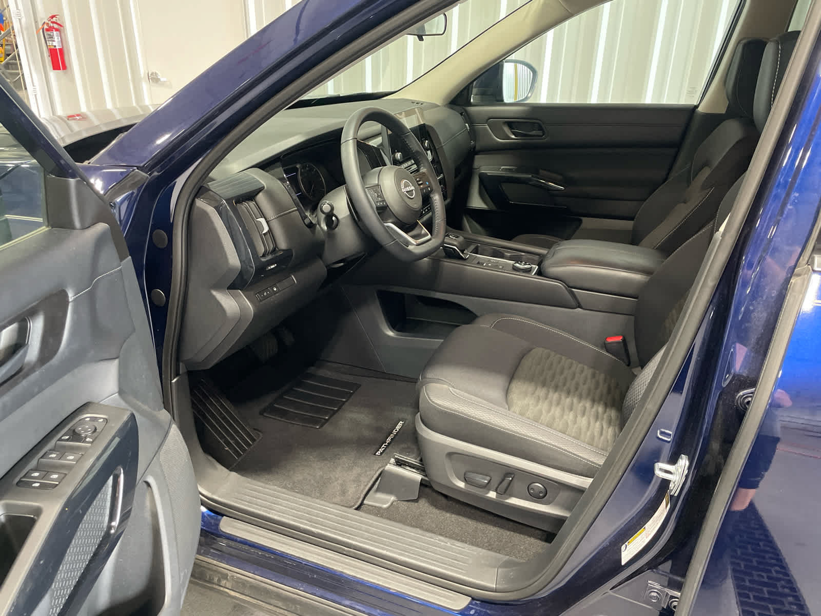 Used 2024 Nissan Pathfinder SV AWD/4WD image 5