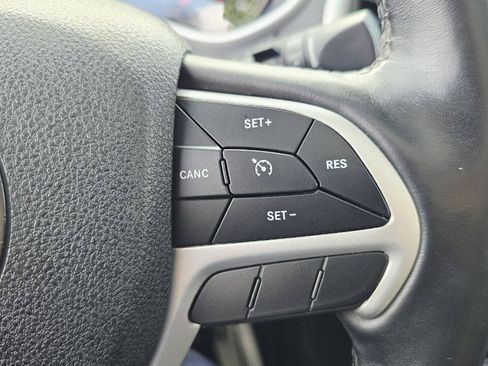 Used 2018 Jeep Cherokee Trailhawk AWD/4WD image 28