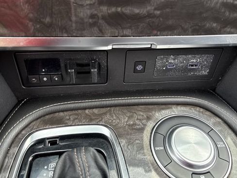 Used 2021 Nissan Armada Platinum w/ Captain's Chairs Package RWD image 8