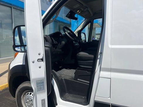 Used 2025 RAM ProMaster 2500 w/ U-Haul Equipment Group FWD image 9