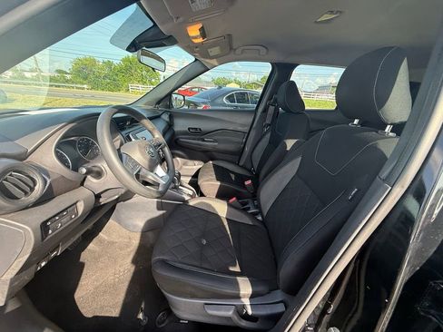 Used 2020 Nissan Kicks S image 12