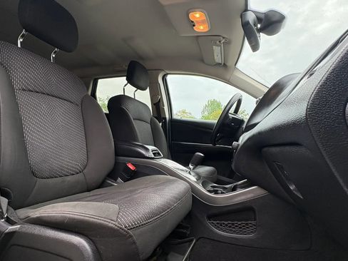 Used 2020 Dodge Journey SE FWD image 30