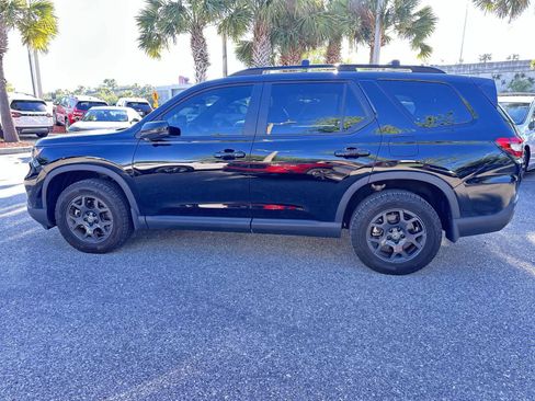 Used 2024 Honda Pilot TrailSport image 3