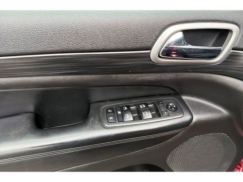 Used 2020 Jeep Grand Cherokee Laredo image 13