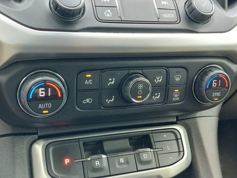 Used 2023 GMC Acadia SLE w/ Driver Convenience Package FWD image 32