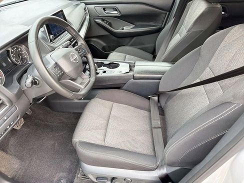Used 2025 Nissan Rogue SV FWD image 18