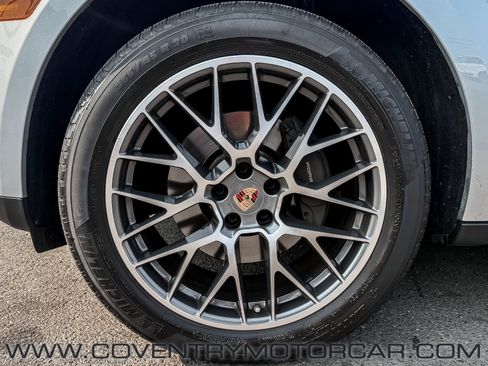Used 2018 Porsche Macan Sport Edition AWD/4WD image 12