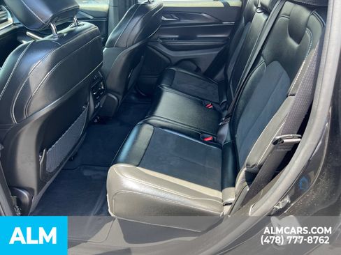 Used 2025 Jeep Grand Cherokee Altitude AWD/4WD image 27
