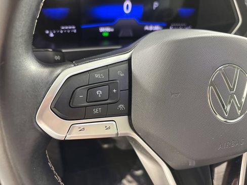 Used 2024 Volkswagen Tiguan SE AWD/4WD image 30